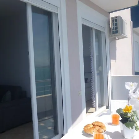 Beautifull Holiday Larisa Apartment