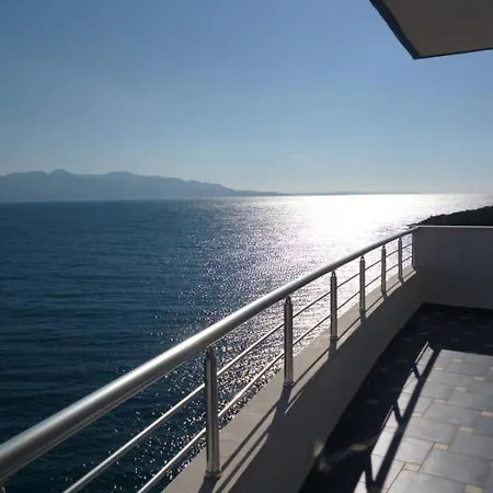 Beautifull Holiday Larisa Sarandë